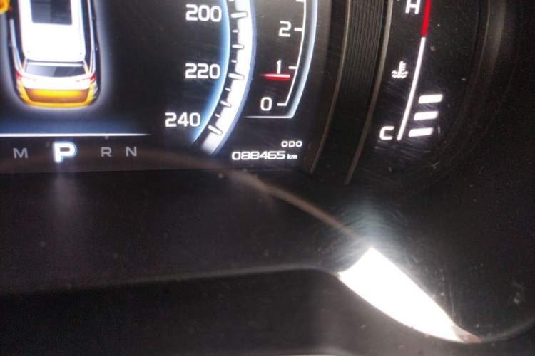 Used Geely Auto Emgrand X7 Sport 2016 1.8TD Automatic ZhiShang Model Odometer Close Up