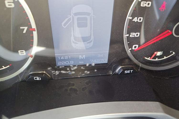 Used Geely Auto Emgrand X7 Sport 2016 2.0L Manual Smart Connect Version Odometer Close Up