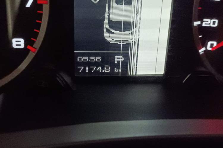Used Geely Auto Emgrand X7 Sport 2016 1.8TD Automatic Smart Connectivity Version Odometer Close Up