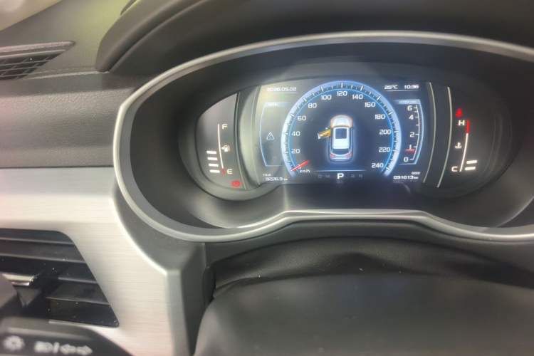 Used Geely Auto Emgrand X7 Sport 2016 1.8TD Automatic Smart Model Odometer Close Up