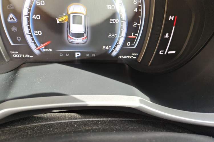Used Geely Auto Emgrand X7 Sport 2016 1.8TD Automatic All-Wheel-Drive ZhiZun Edition Odometer Close Up