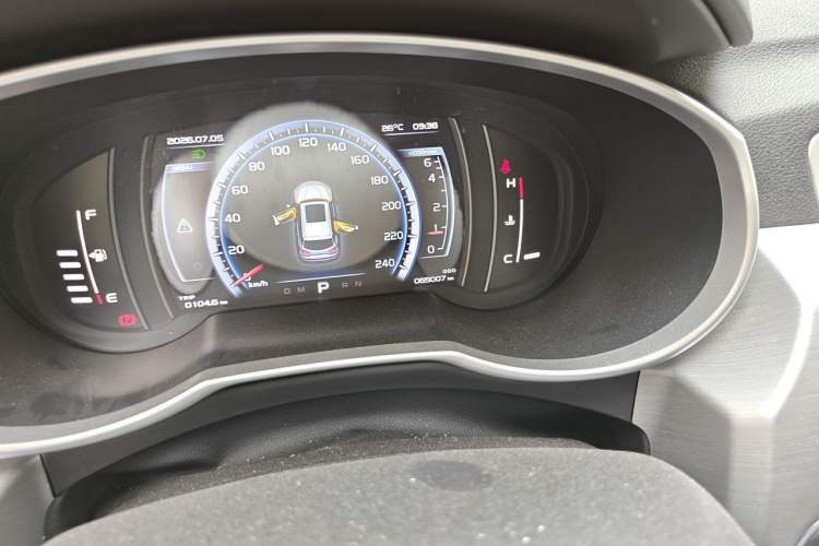 Used Geely Auto Emgrand X7 Sport 2016 1.8TD Automatic All-Wheel Drive Smart Version Odometer Close Up