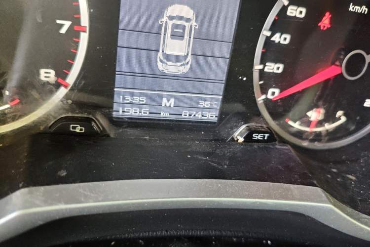Used Geely Auto Emgrand X7 Sport 2016 2.0L Manual Smart Connect Version Odometer Close Up