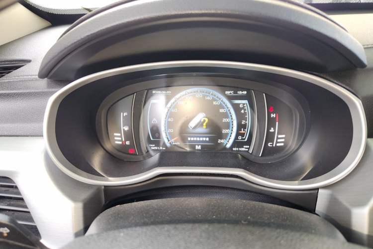 Used Geely Auto Emgrand X7 Sport 2016 2.0L Manual ZhiShang Version Odometer Close Up