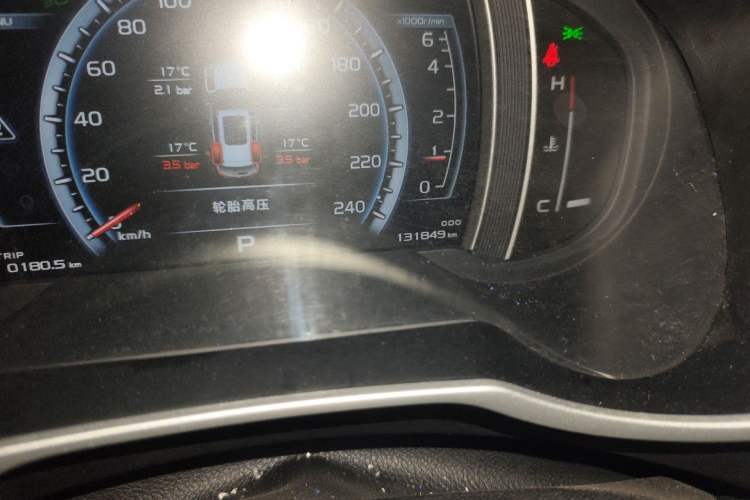 Used Geely Auto Emgrand X7 Sport 2016 1.8TD Automatic Smart Model Odometer Close Up