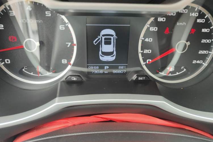 Used Geely Auto Emgrand X7 Sport 2016 1.8TD Automatic ZhiShang Model Odometer Close Up