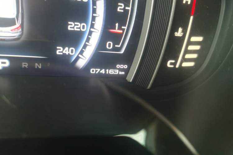 Used Geely Auto Emgrand X7 Sport 2016 1.8TD Automatic ZhiZun Version Odometer Close Up