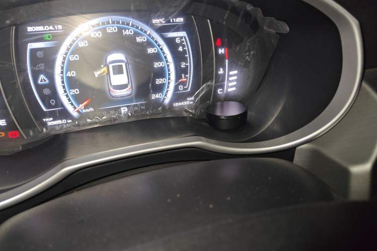 Used Geely Auto Emgrand X7 Sport 2016 1.8TD Automatic ZhiZun Version Odometer Close Up