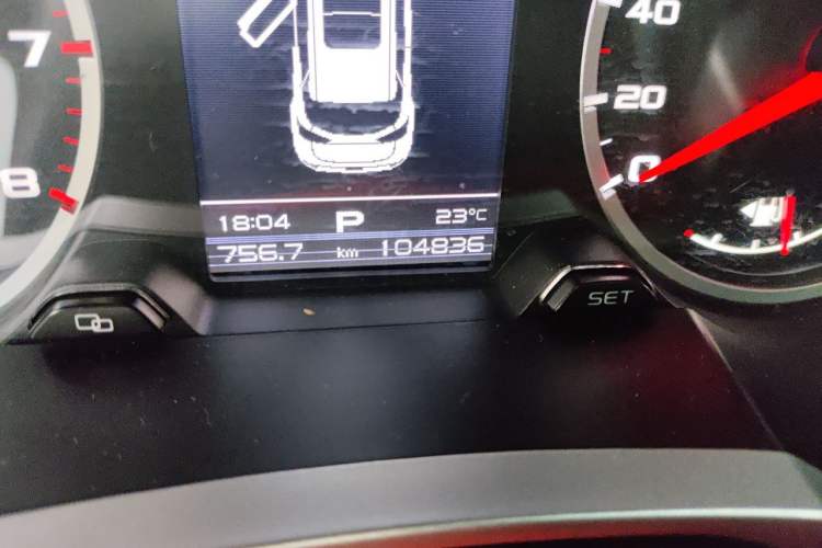 Used Geely Auto Emgrand X7 Sport 2016 1.8TD Automatic ZhiShang Model Odometer Close Up
