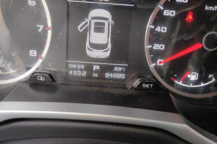 Used Geely Auto Emgrand X7 Sport 2016 1.8TD Automatic ZhiShang Model Odometer Close Up