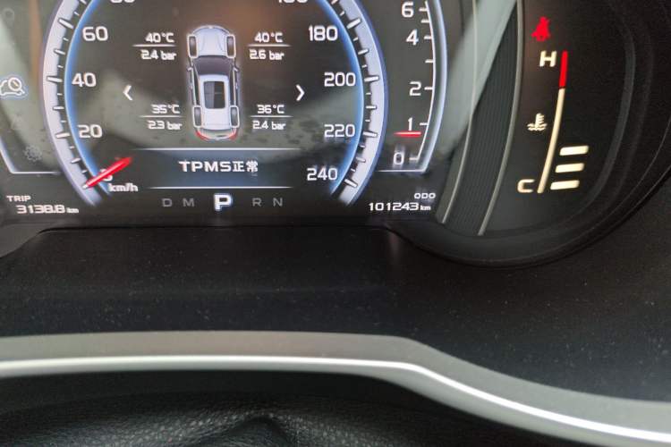 Used Geely Auto Emgrand X7 Sport 2016 1.8TD Automatic Smart Model Odometer Close Up