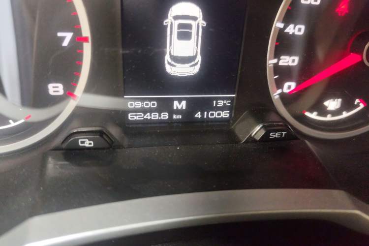 Used Geely Auto Emgrand X7 Sport 2016 2.0L Manual ZhiShang Version Odometer Close Up