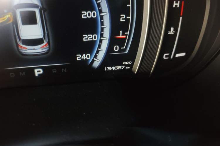 Used Geely Auto Emgrand X7 Sport 2016 1.8TD Automatic Smart Model Odometer Close Up