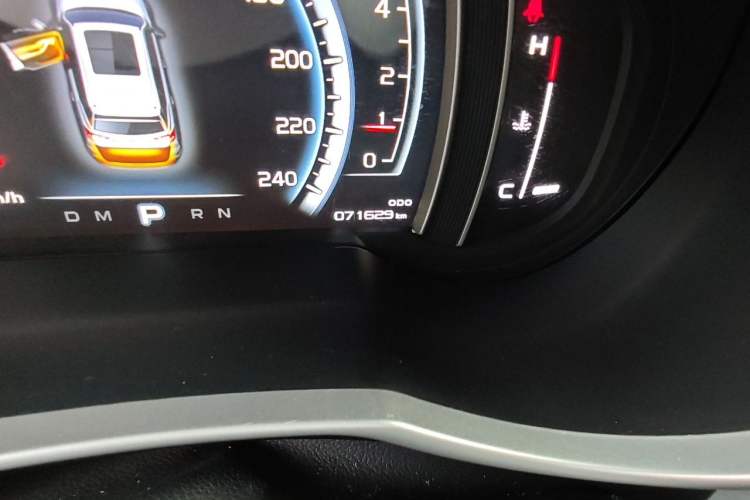 Used Geely Auto Emgrand X7 Sport 2016 1.8TD Automatic Smart Model Odometer Close Up