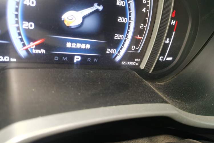 Used Geely Auto Emgrand X7 Sport 2016 1.8TD Automatic Smart Model Odometer Close Up