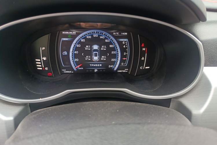 Used Geely Auto Emgrand X7 Sport 2016 1.8TD Automatic Smart Connectivity Version Odometer Close Up