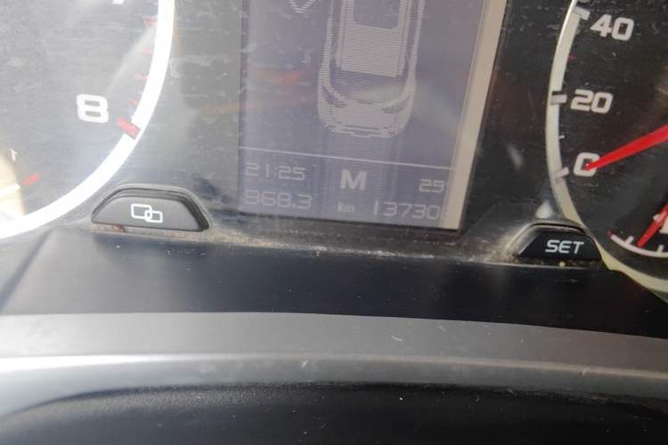 Used Geely Auto Emgrand X7 Sport 2016 2.0L Manual ZhiShang Version Odometer Close Up