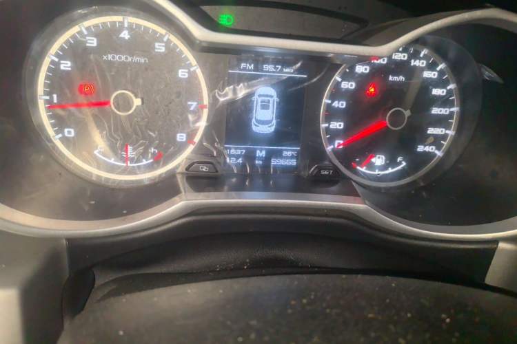 Used Geely Auto Emgrand X7 Sport 2016 2.0L Manual ZhiShang Version Odometer Close Up