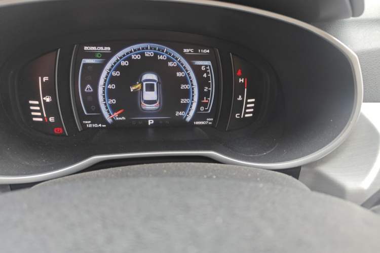 Used Geely Auto Emgrand X7 Sport 2016 1.8TD Automatic Smart Model Odometer Close Up