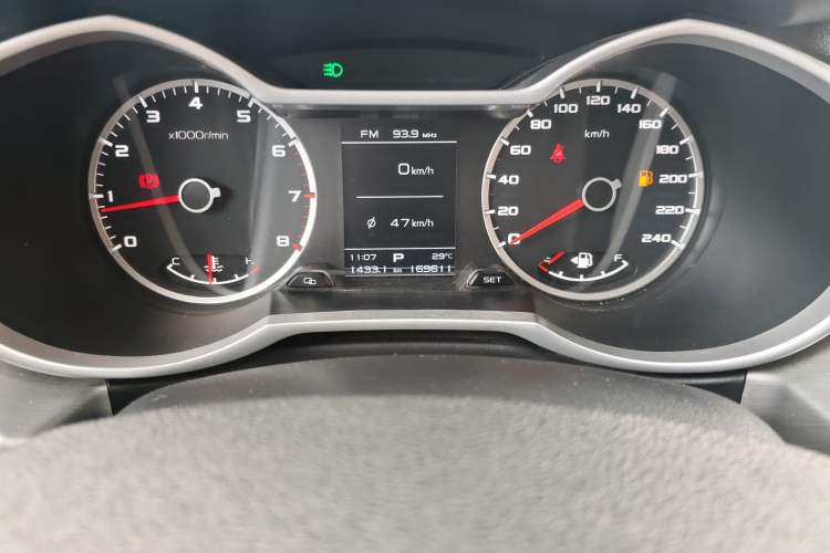 Used Geely Auto Emgrand X7 Sport 2016 1.8TD Automatic ZhiShang Model Odometer Close Up