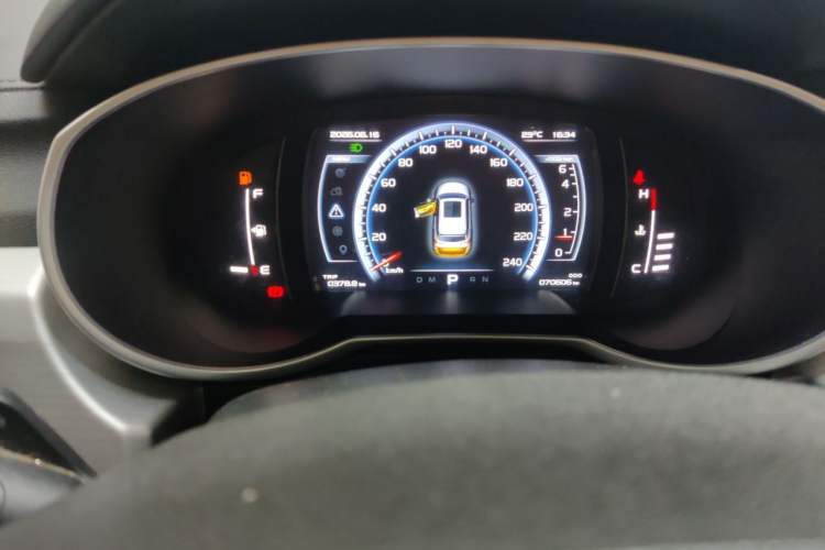 Used Geely Auto Emgrand X7 Sport 2016 1.8TD Automatic Smart Model Odometer Close Up