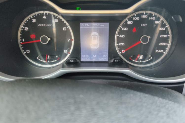 Used Geely Auto Emgrand X7 Sport 2016 2.0L Manual ZhiShang Version Odometer Close Up