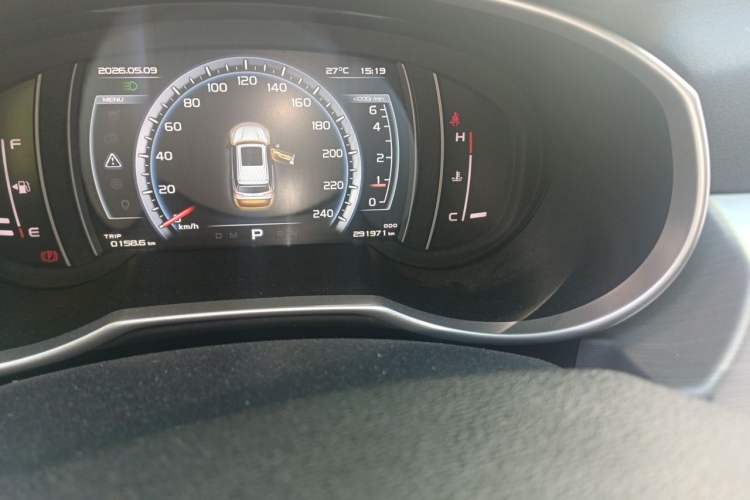 Used Geely Auto Emgrand X7 Sport 2016 1.8TD Automatic Smart Model Odometer Close Up