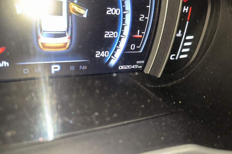 Used Geely Auto Emgrand X7 Sport 2016 1.8TD Automatic Smart Connectivity Version Odometer Close Up