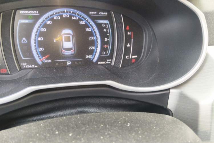 Used Geely Auto Emgrand X7 Sport 2016 1.8TD Automatic Smart Connectivity Version Odometer Close Up