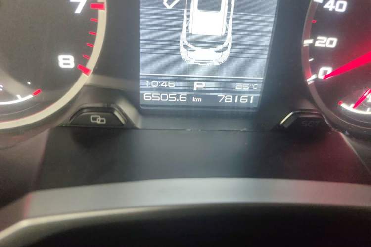 Used Geely Auto Emgrand X7 Sport 2016 1.8TD Automatic ZhiShang Model Odometer Close Up