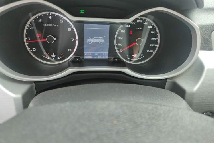 Used Geely Auto Emgrand X7 Sport 2016 2.0L Manual ZhiShang Version Odometer Close Up