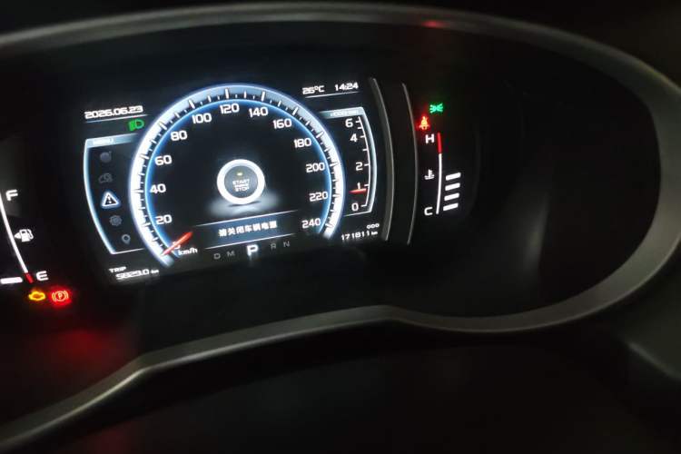 Used Geely Auto Emgrand X7 Sport 2016 1.8TD Automatic Smart Model Odometer Close Up