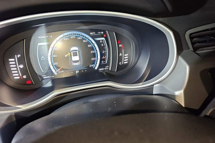 Used Geely Auto Emgrand X7 Sport 2016 1.8TD Automatic ZhiZun Version Odometer Close Up