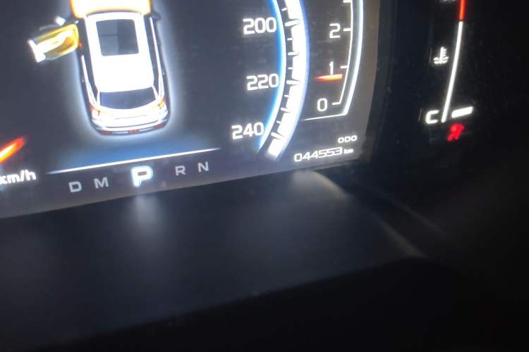 Used Geely Auto Emgrand X7 Sport 2016 1.8TD Automatic Smart Model Odometer Close Up