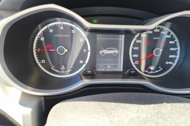 Used Geely Auto Emgrand X7 Sport 2016 2.0L Manual ZhiShang Version Odometer Close Up