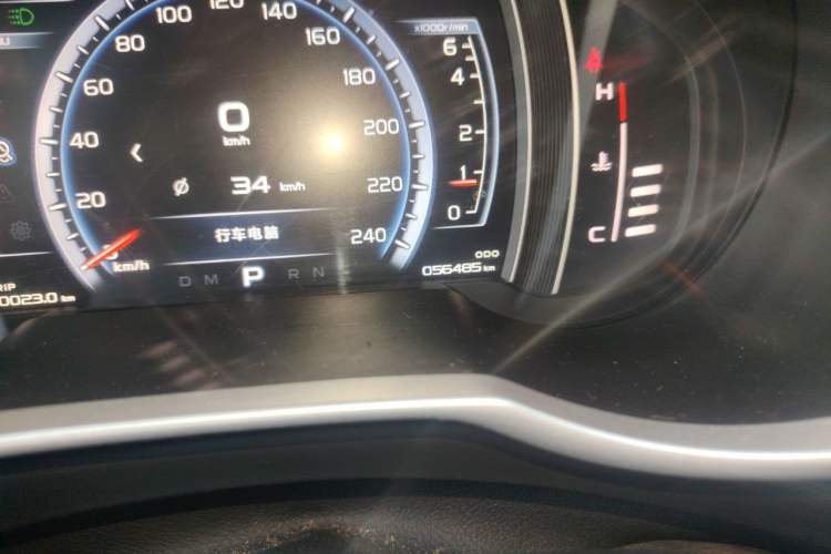 Used Geely Auto Emgrand X7 Sport 2016 1.8TD Automatic Smart Model Odometer Close Up