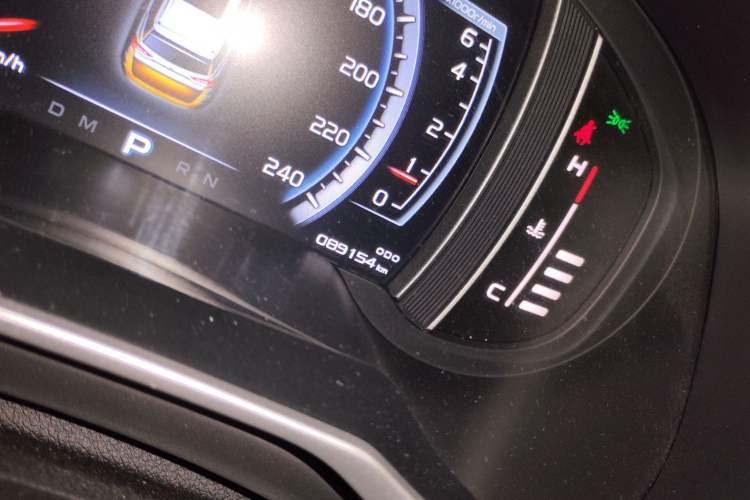 Used Geely Auto Emgrand X7 Sport 2016 1.8TD Automatic ZhiZun Version Odometer Close Up