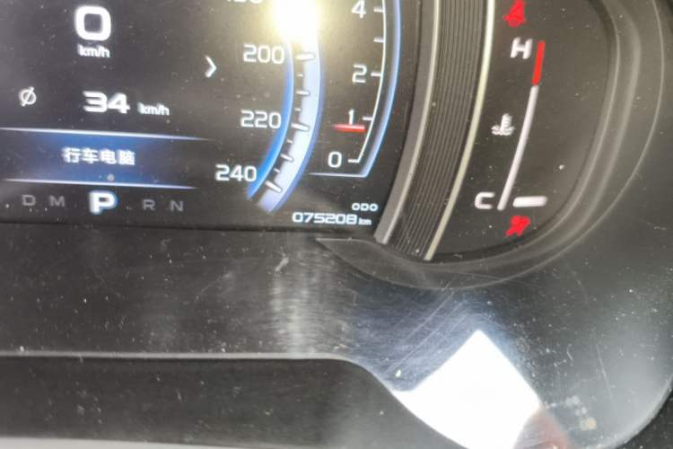 Used Geely Auto Emgrand X7 Sport 2016 1.8TD Automatic ZhiShang Model Odometer Close Up