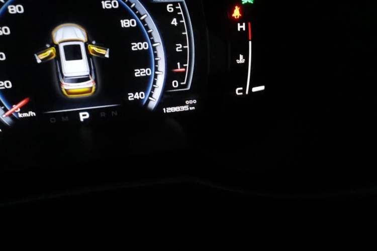 Used Geely Auto Emgrand X7 Sport 2016 1.8TD Automatic Smart Connectivity Version Odometer Close Up