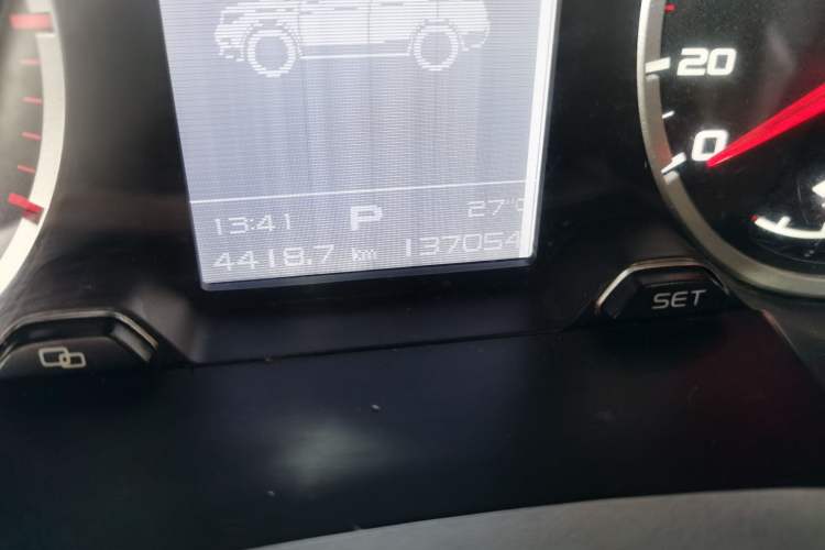 Used Geely Auto Emgrand X7 Sport 2016 1.8TD Automatic ZhiShang Model Odometer Close Up