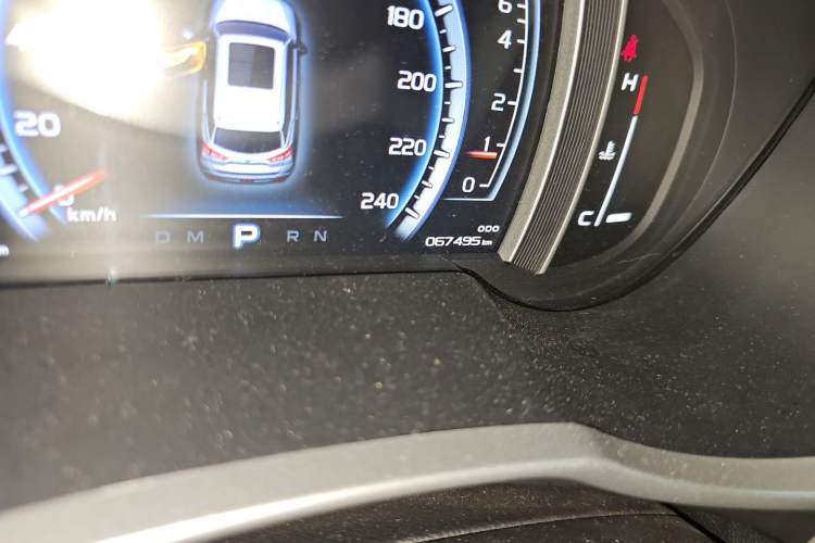 Used Geely Auto Emgrand X7 Sport 2016 1.8TD Automatic Smart Model Odometer Close Up