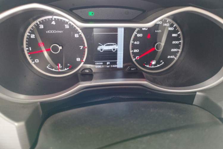 Used Geely Auto Emgrand X7 Sport 2016 1.8TD Automatic ZhiShang Model Odometer Close Up