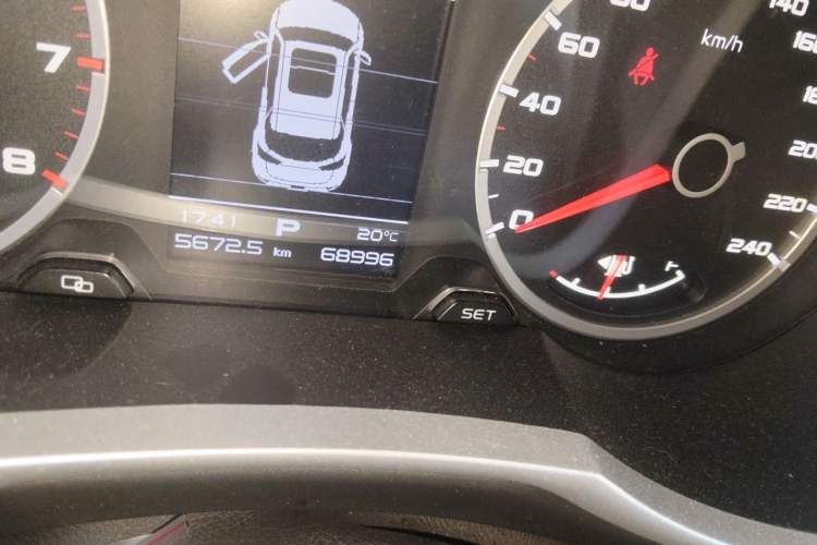 Used Geely Auto Emgrand X7 Sport 2016 1.8TD Automatic ZhiShang Model Odometer Close Up
