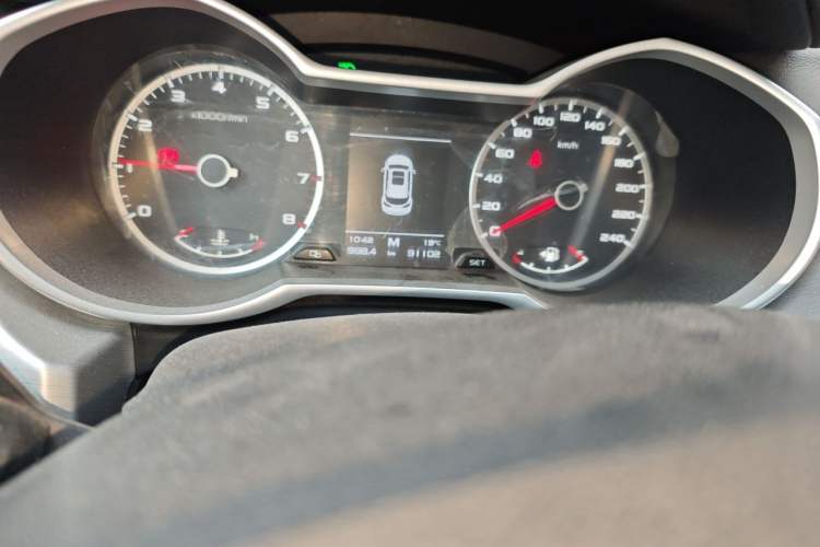 Used Geely Auto Emgrand X7 Sport 2016 2.0L Manual ZhiShang Version Odometer Close Up