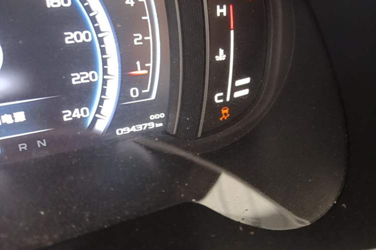 Used Geely Auto Emgrand X7 Sport 2016 1.8TD Automatic Smart Connectivity Version Odometer Close Up