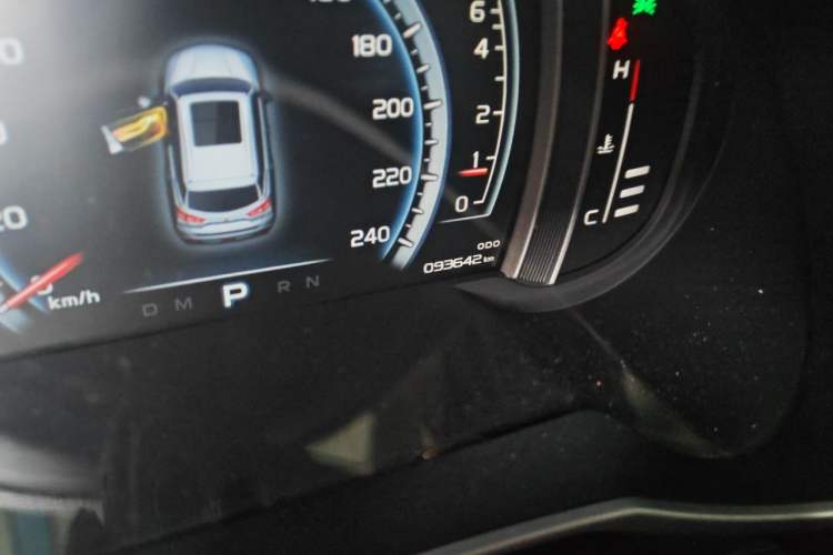 Used Geely Auto Emgrand X7 Sport 2016 1.8TD Automatic Smart Model Odometer Close Up