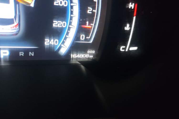 Used Geely Auto Emgrand X7 Sport 2016 1.8TD Automatic Smart Connectivity Version Odometer Close Up