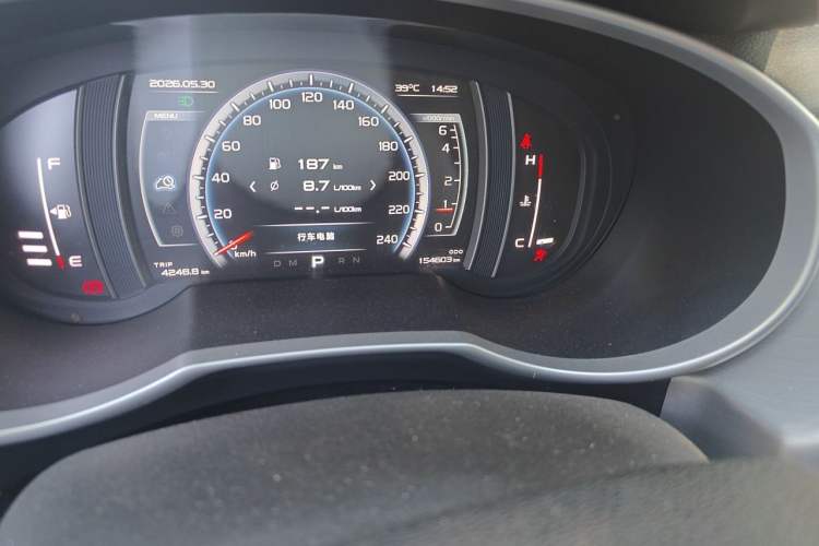 Used Geely Auto Emgrand X7 Sport 2016 1.8TD Automatic Smart Model Odometer Close Up