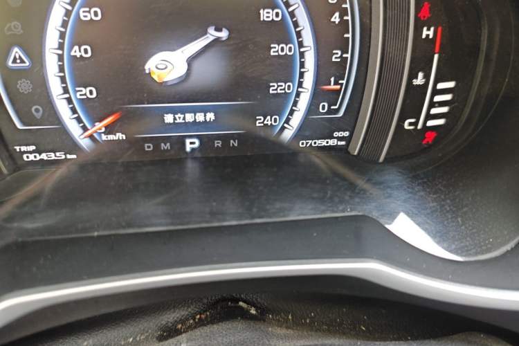 Used Geely Auto Emgrand X7 Sport 2016 1.8TD Automatic Smart Connectivity Version Odometer Close Up
