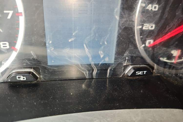 Used Geely Auto Emgrand X7 Sport 2016 2.0L Manual ZhiShang Version Odometer Close Up